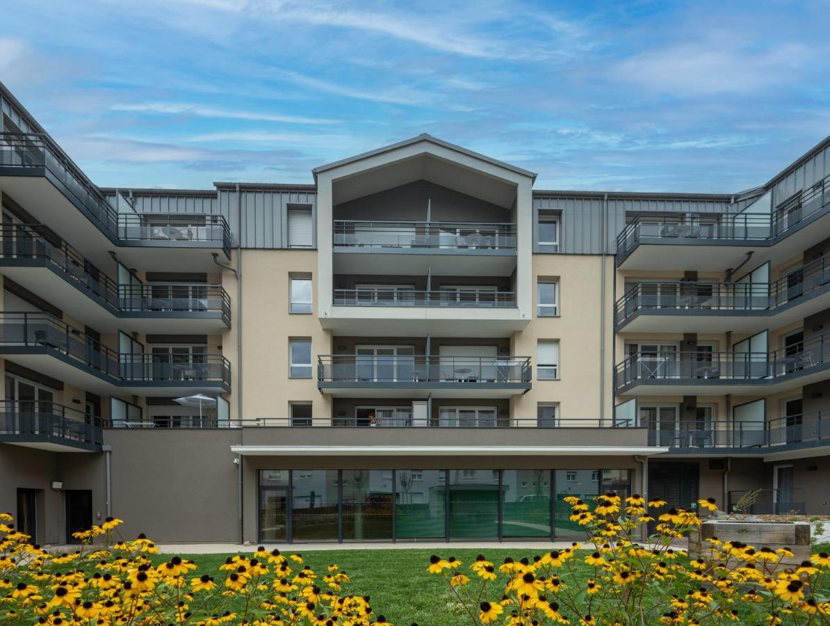 Domitys L'Horologia Aparthotel Клюз Екстериор снимка